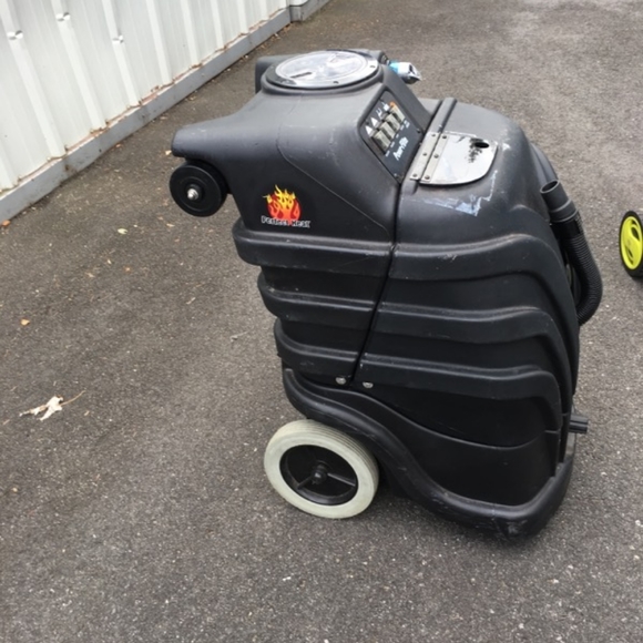 Rotovac 360i and Powrflite black max extractor as a bundle.. Orig price $7000 - Picture 5 of 12